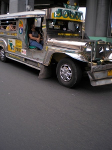 Arte urbano, los buses filipinos